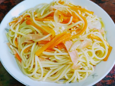 ハムと玉ねぎと人参の和風パスタ